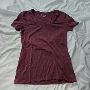 Amazon Essentials Women's Maroon Short Sleeve Tee